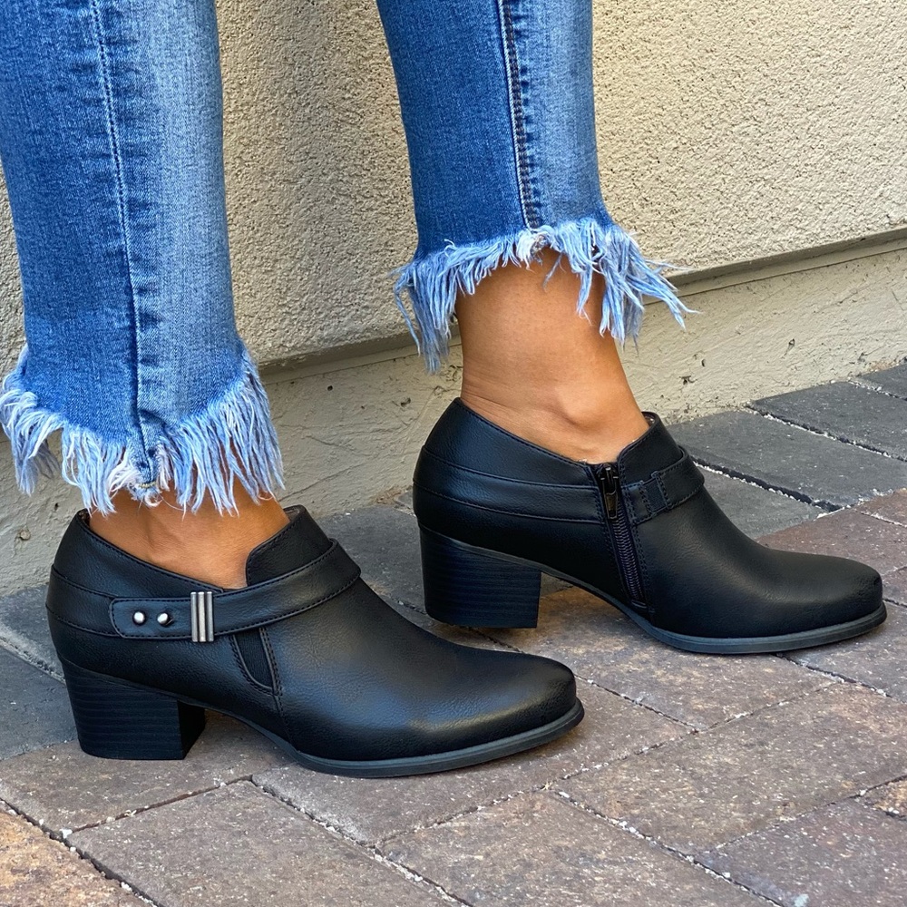 Black Modern Chic Kitten Block Heel Ankle Booties - Picture 2 of 10